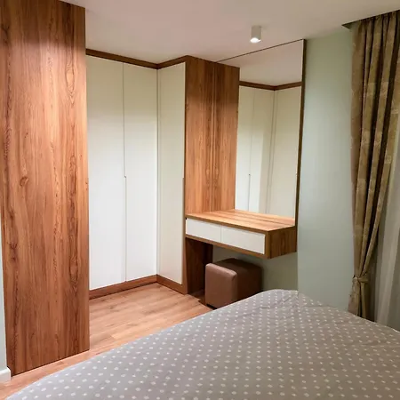 Stylish 2br Near Pedestrian Area