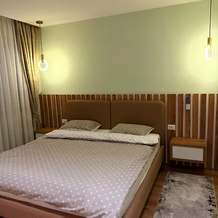 Stylish 2br Near Pedestrian Area דירה